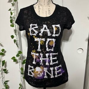 Edgy Black Graphic Tee with Skull Design